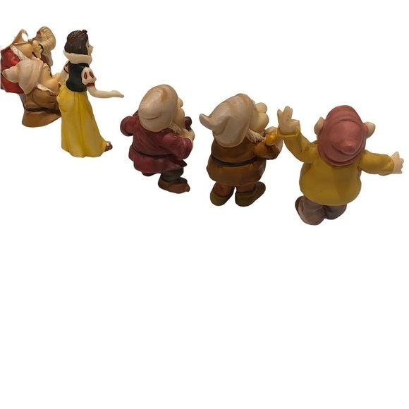 Snow White and the Seven Dwarfs Figurines. Can be used as Cake Toppers - Picture 9 of 14